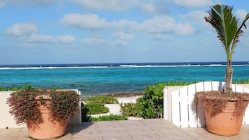 Beach nearby, sun-loungers, beach towels