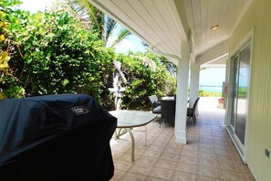Outdoor dining - Champagne Sunrise - Beachfront, Sunsets,Snorkel,Swim,Pool, walk to RumPoint (North Side)