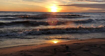 IMPRESIONANTES VISTAS AL LAGO! A PASOS DEL LAGO ERIE!