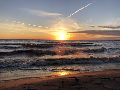 OLD HOMESTEAD #1- STUNNING LAKE VIEWS! STEPS FROM LAKE ERIE!