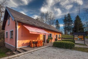 Front of property - Guest House Slavica (Plitvicka Jezera)