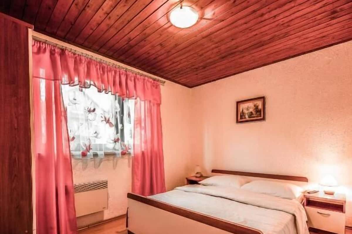 Double Room | In-room safe, desk, laptop workspace, blackout curtains