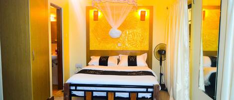 Iron/ironing board, WiFi, bed sheets, wheelchair access