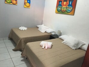 Basic Room | Iron/ironing board, free WiFi, bed sheets - Hotel Don Al (Granada)