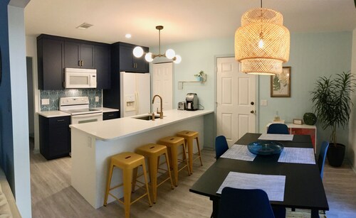 Best of both worlds - located between Savannah Downtown and Tybee Island.