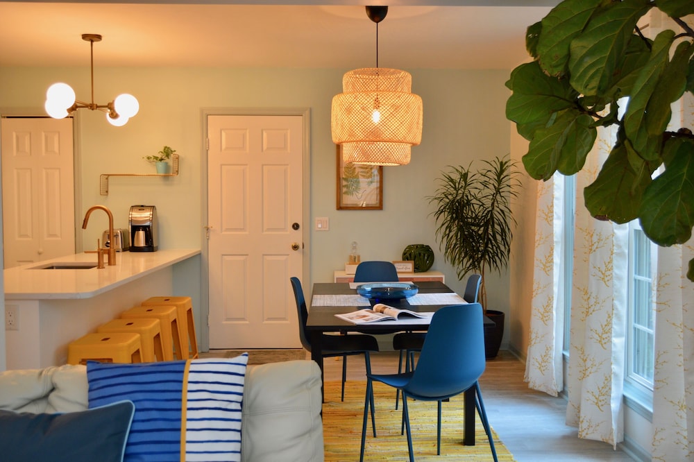 Best of both worlds - located between Savannah Downtown and Tybee Island.