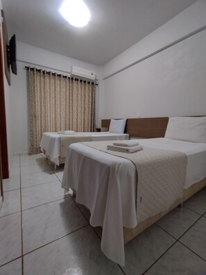 Economy Twin Room - Conforto Plaza Hotel (Capitão Leônidas Marques)