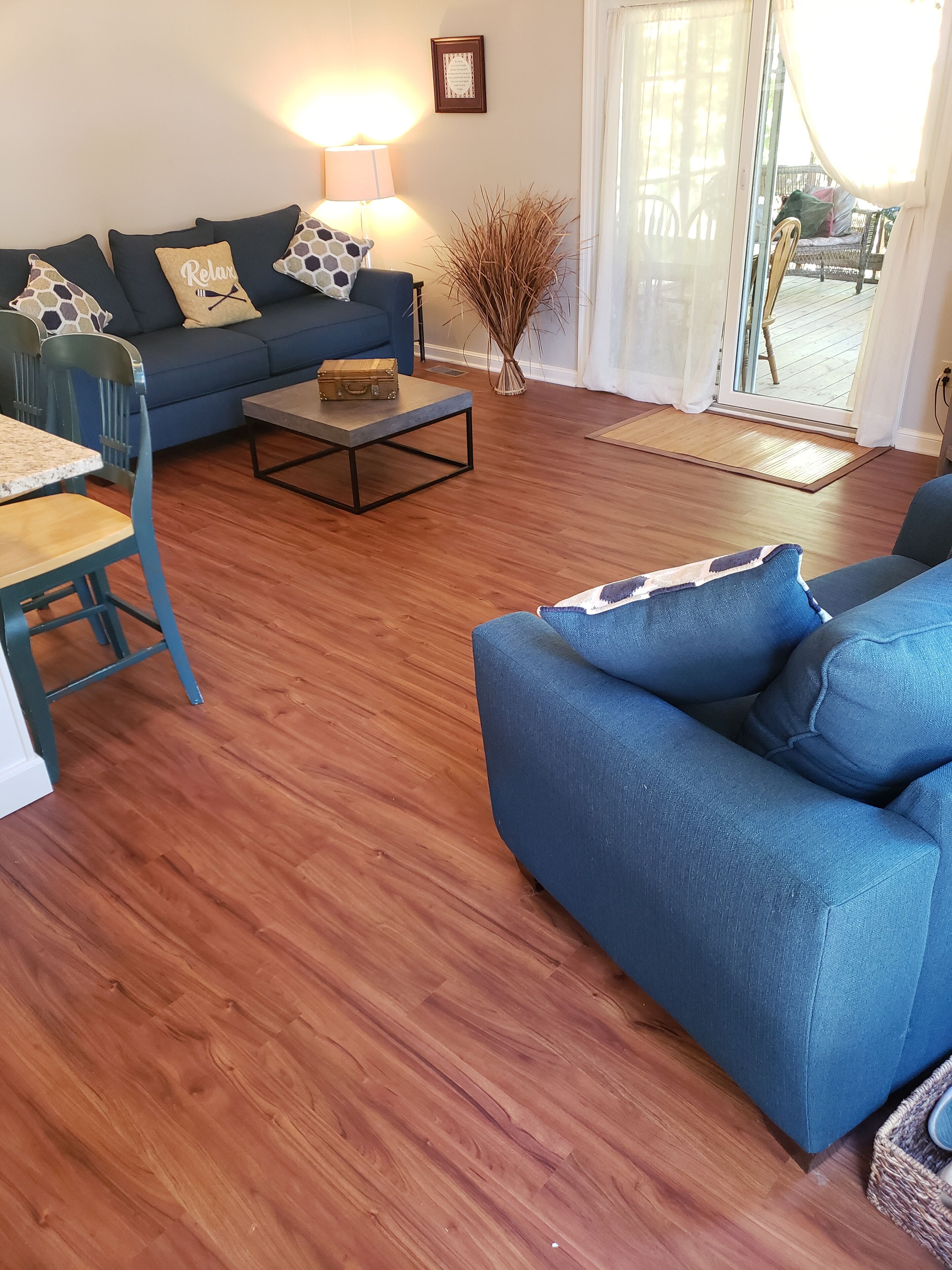 Beautiful Lake Cottage with water access, private dock in cove and fire pit 