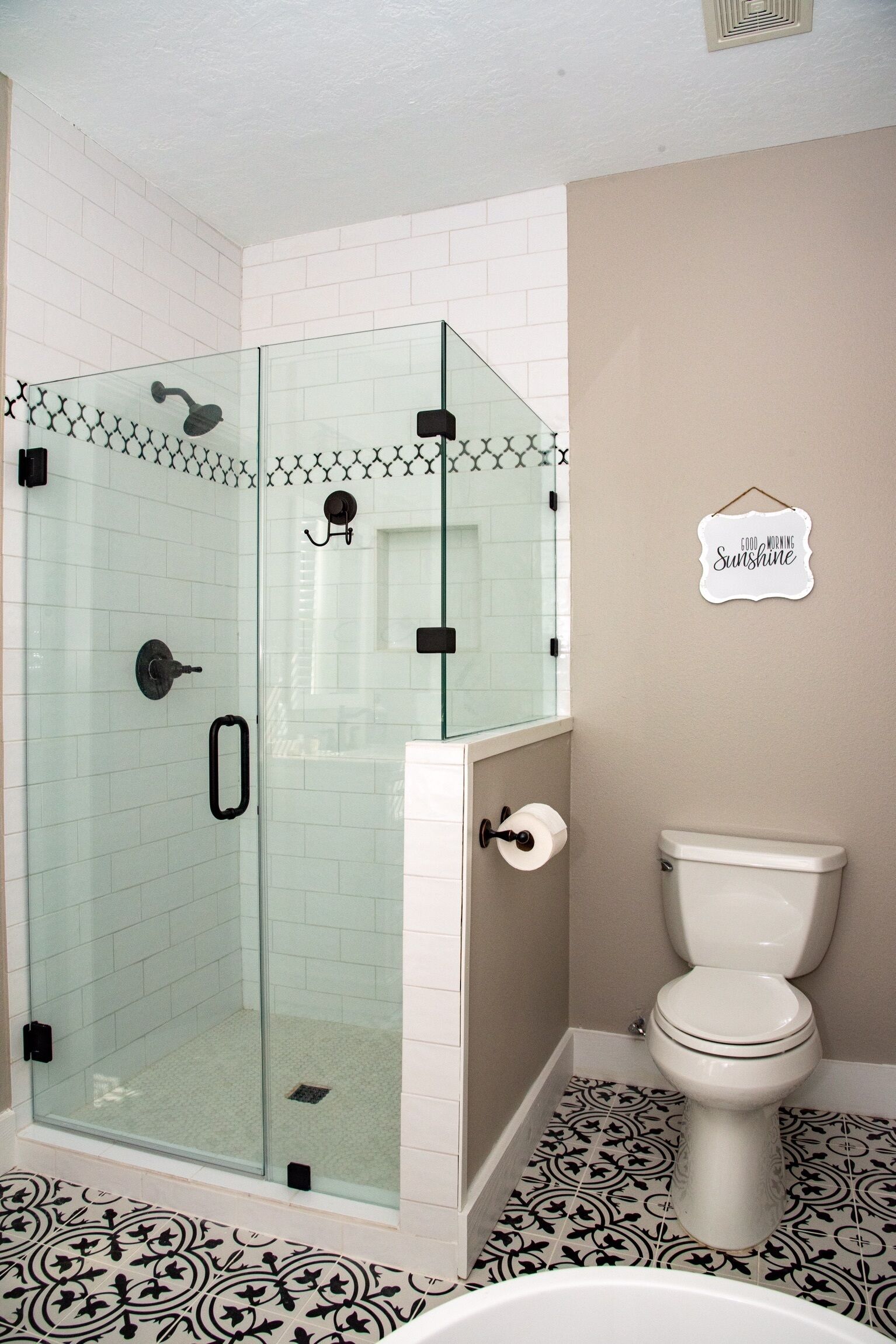 Large Chappell Hill Farm House on 19 acres with pool, spa, and Barndominium.  