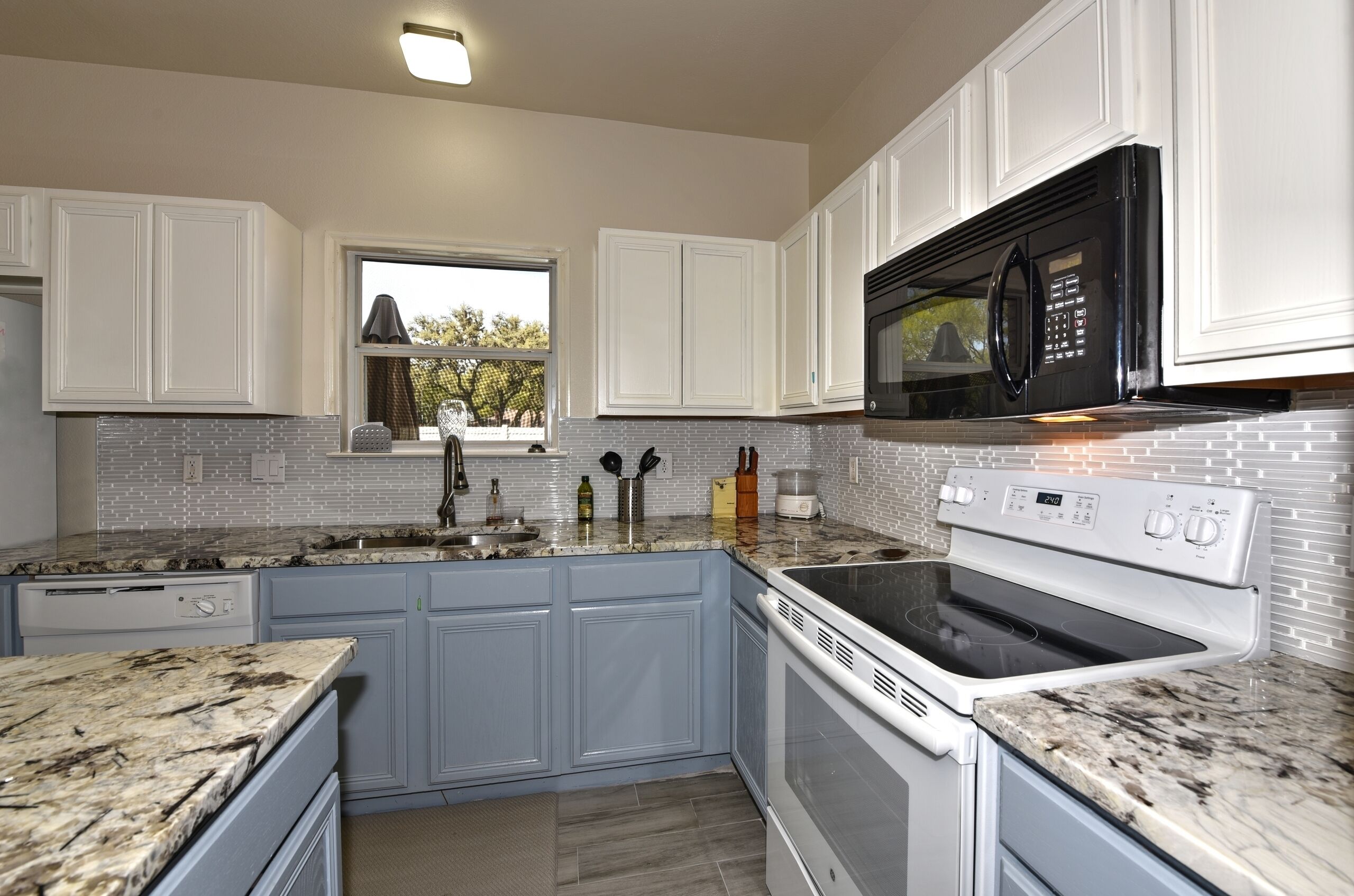 Home Hidden In Plain Sight with Pool and Hot-Tub