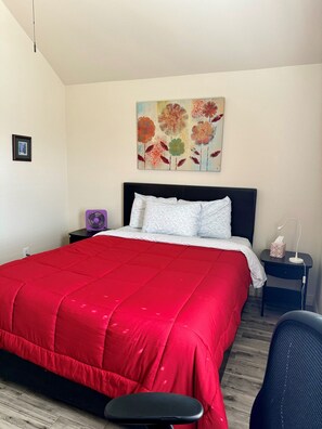 4 bedrooms, desk, iron/ironing board, travel cot - Home Hidden In Plain Sight with HEATED Pool and Hot-Tub (San Antonio)