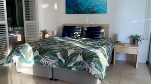 3 bedrooms, iron/ironing board, internet, bed sheets