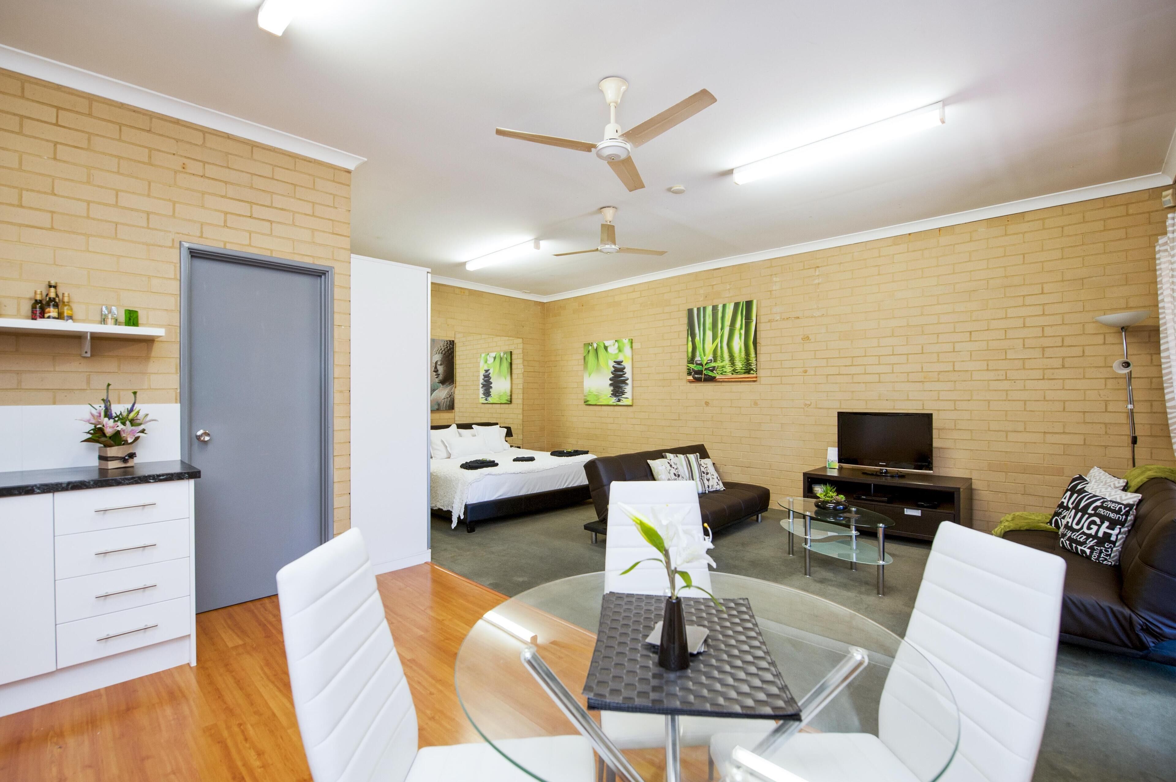 A Hidden Gem  short stay as it is so well priced set in a well kept garden