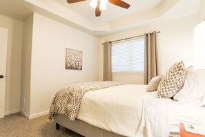 2 habitaciones, tabla de planchar con plancha y wifi gratis 