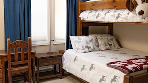 3 bedrooms, desk, iron/ironing board, free WiFi