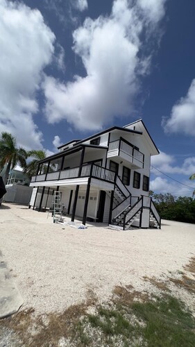 Big Pine Key, 3 BR, 2 1/2 Bath, Private Canal, Close to everything, KW