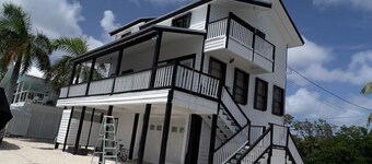 Big Pine Key, 3 BR, 2 1/2 Bath, Private Canal, Close to everything, KW