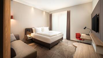 Standardzimmer, 1 Queen-Bett | Zimmersafe, Schreibtisch, laptopgeeigneter Arbeitsplatz