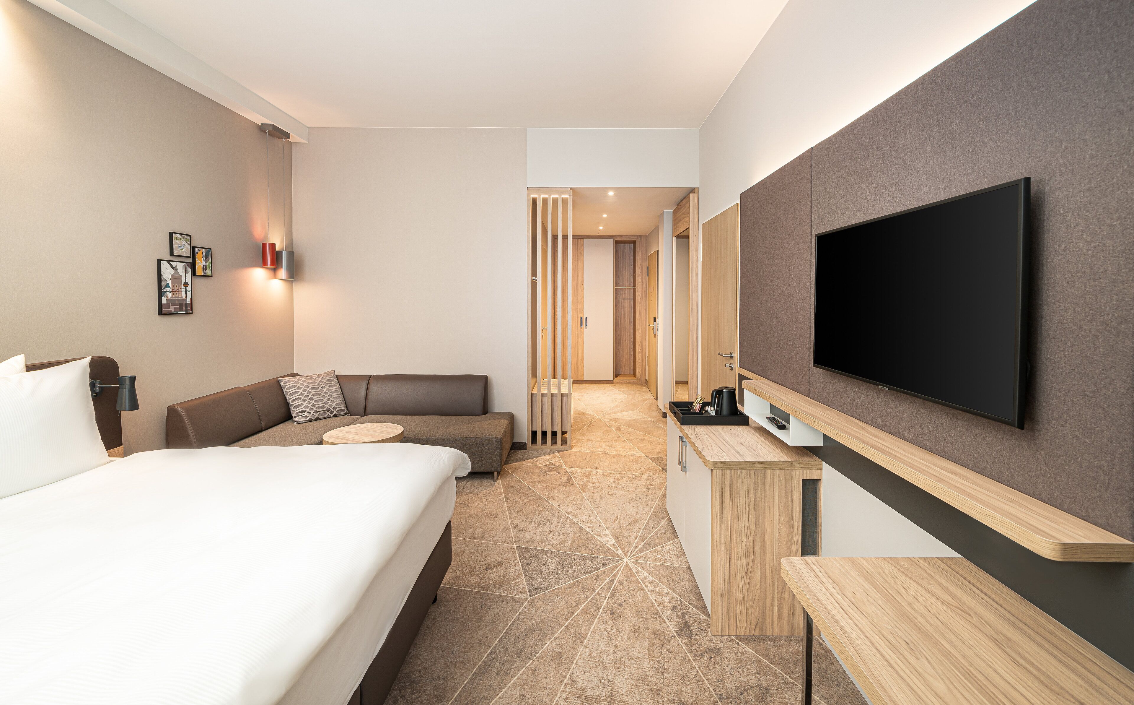 premium room, 1 king bed | 1 bedroom, in-room safe, desk, laptop workspace