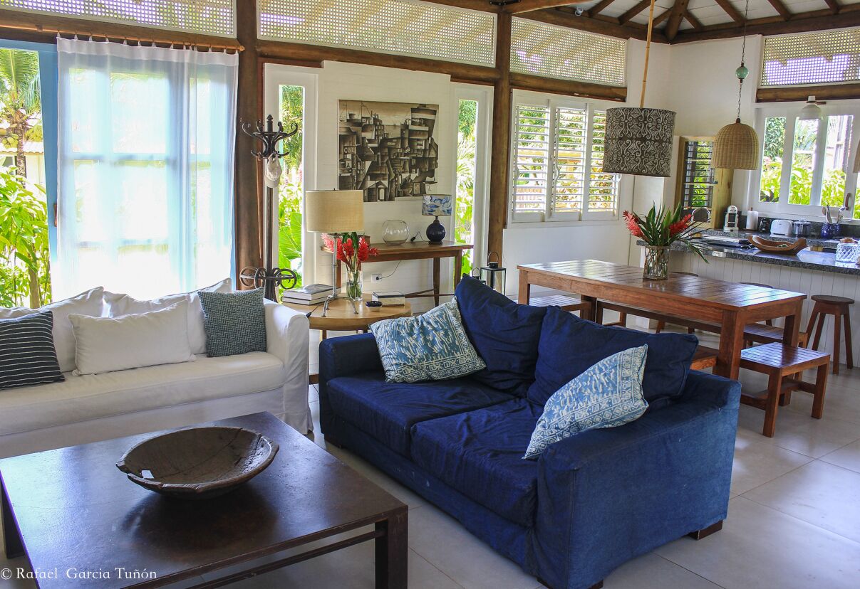 House with 4 suites, 6 bathrooms, barbecue and pool,