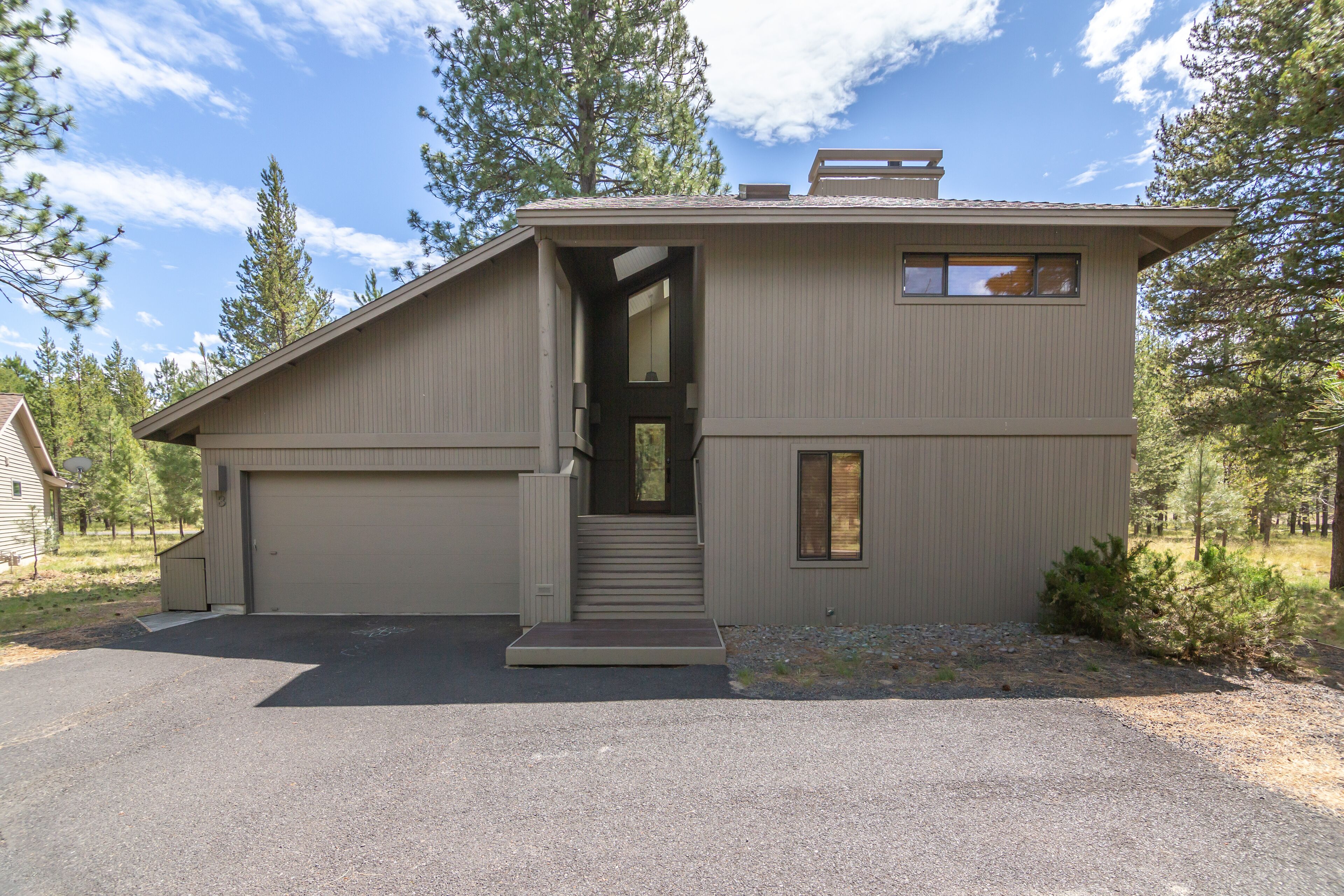 Lowland #3 3 masters, 8 SHARC passes and close to the Village/Sharc area!