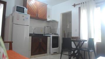 Family Room | Private kitchen | Fridge, oven, stovetop, coffee/tea maker