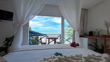 Kamar Double Panorama | Bantalan ekstra lembut, minibar, brankas, dan tirai kedap cahaya