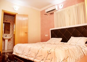 3 slaapkamers, een strijkplank/strijkijzer, wifi, beddengoed