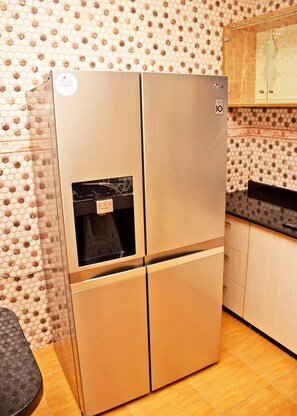 Enjoy cooking in this well-equipped kitchen with a refrigerator, ice maker, and ample countertop space.