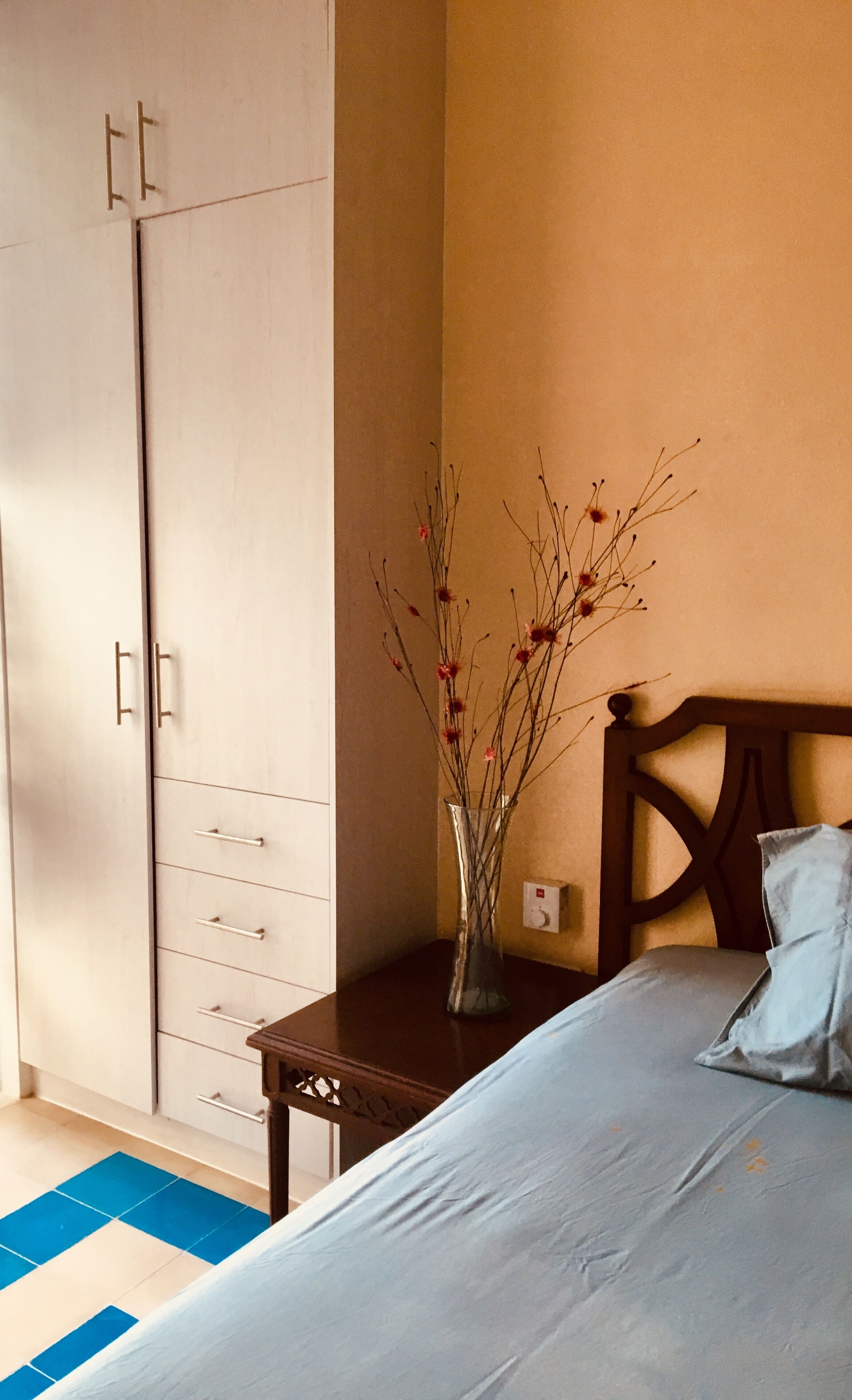 QUEEN CA SUITE ONE BEDROOM