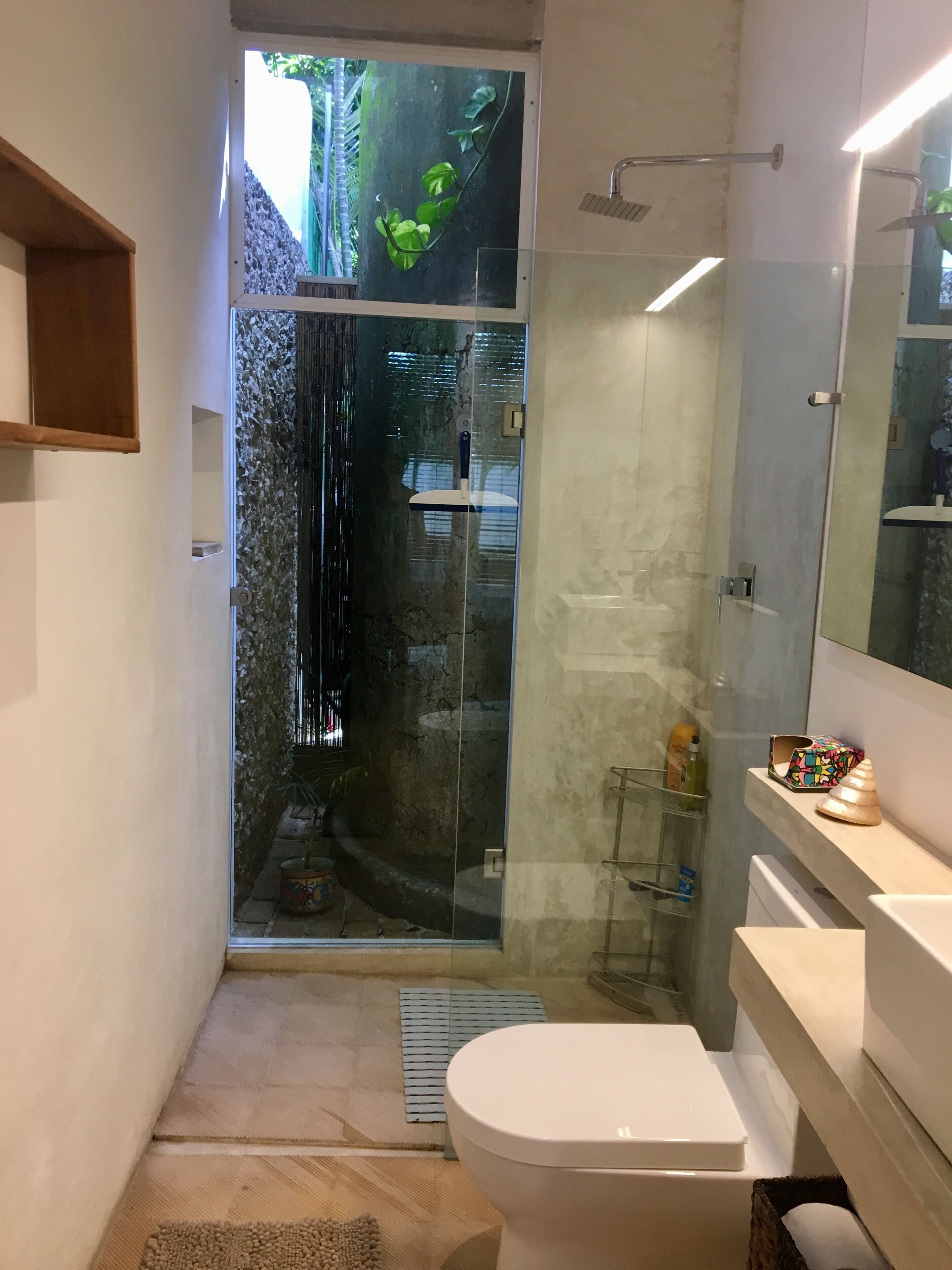 QUEEN CA SUITE ONE BEDROOM