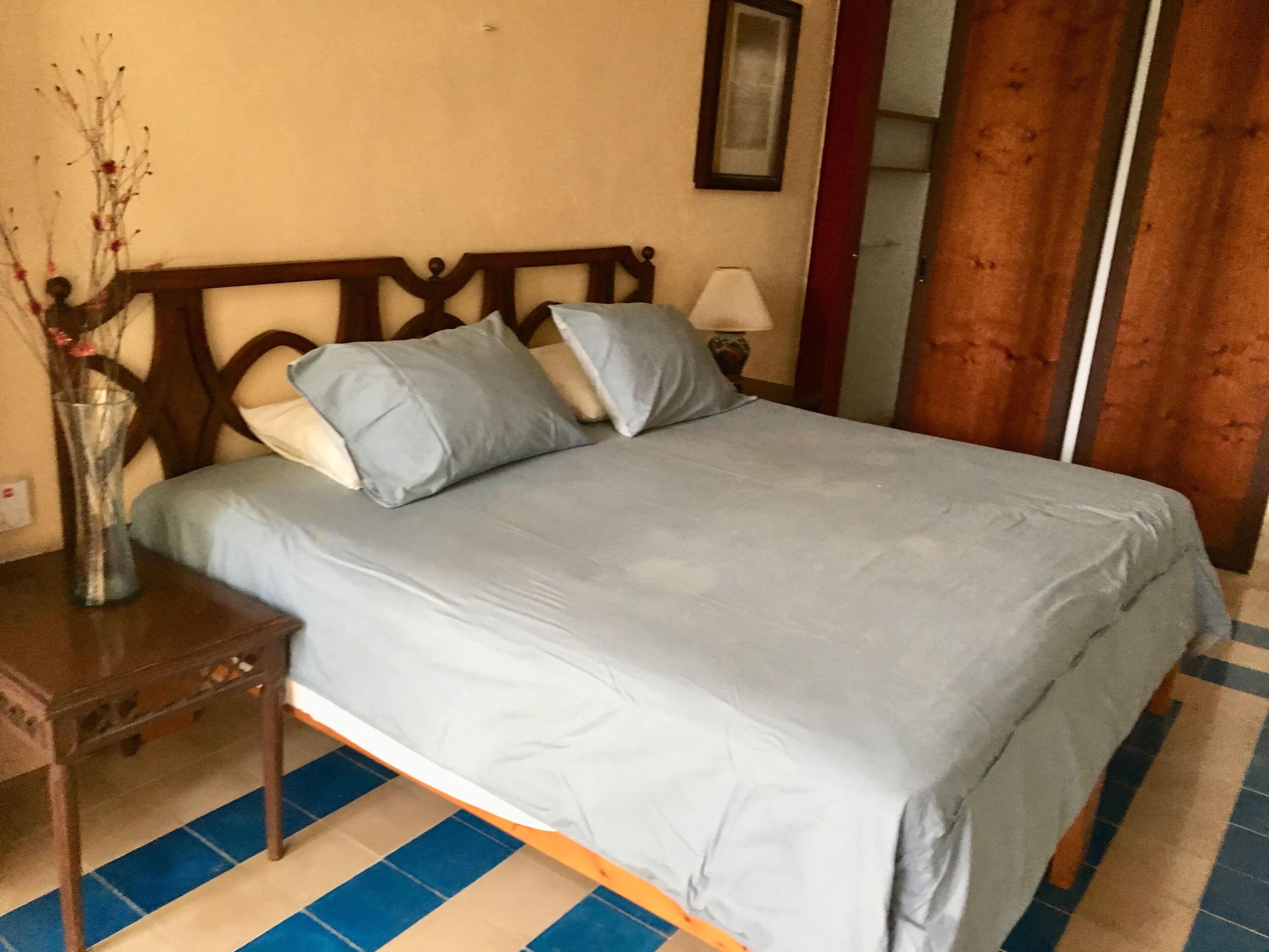 QUEEN CA SUITE ONE BEDROOM