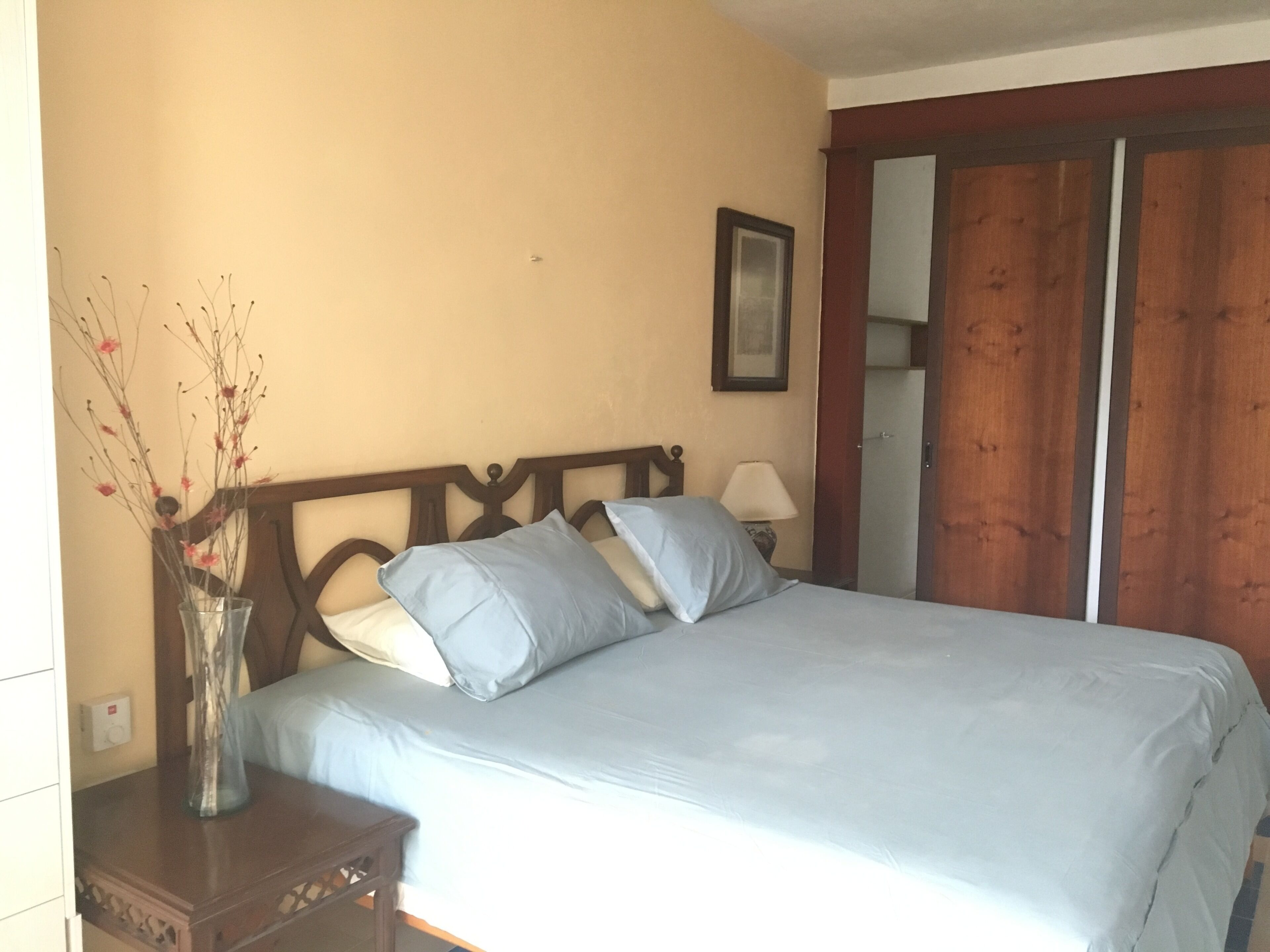 QUEEN CA SUITE ONE BEDROOM