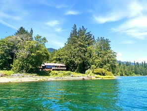 Exterior - Lake front Quinault Cottage Inside Olympic National Park (Amanda Park)