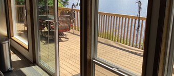 Lake front Quinault Cottage Inside Olympic National Park