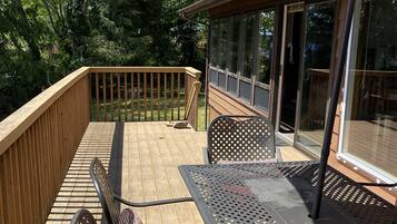 屋外ダイニングエリア