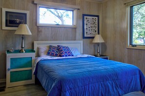 3 bedrooms, free WiFi, bed sheets - Sound View, Pet Friendly Home in Harkers Island, NC (Core Sound Lodge) (Harkers Island)