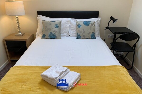 6 bedrooms, iron/ironing board, Internet, bed sheets