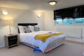 6 bedrooms, iron/ironing board, Internet, bed sheets