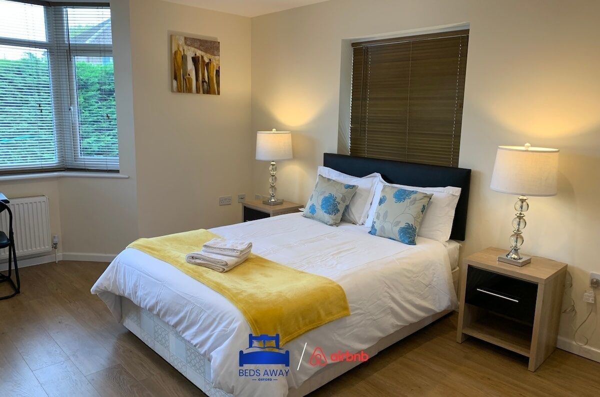 6 slaapkamers, een strijkplank/strijkijzer, wifi, beddengoed