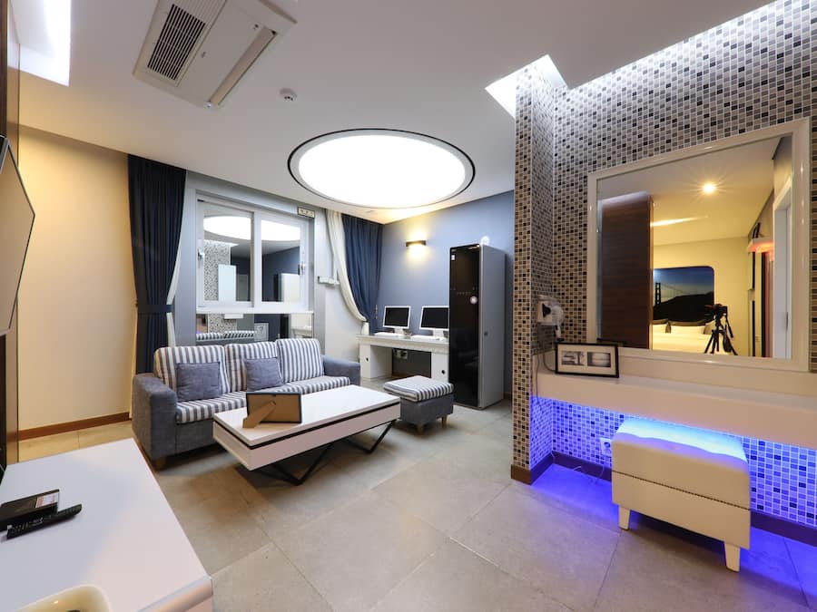 Suite | Desk, free WiFi, wheelchair access