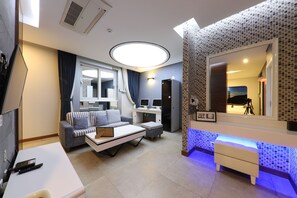 Suite | 書桌、免費 Wi-Fi