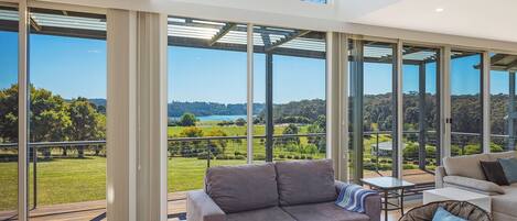 Smart TV, fireplace, DVD player