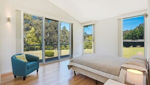 3 bedrooms, iron/ironing board, bed sheets