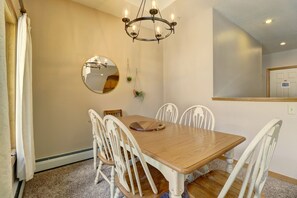 Dining - Pet Friendly, Slope-side, Spacious Town Home  ER21 (Copper Mountain)