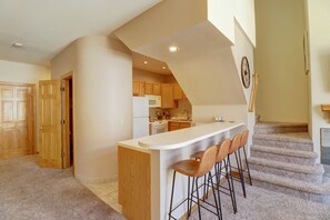 Fridge, microwave, oven, stovetop - Pet Friendly, Slope-side, Spacious Town Home  ER21 (Copper Mountain)