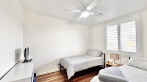 Unclassified image, 4 of 13, button - JJ s Holiday House - River views and ocean breezes await (WOOLI)