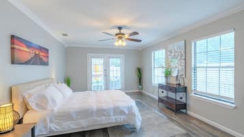 4 habitaciones, tabla de planchar con plancha y cuna de viaje