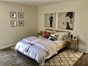 2 bedrooms, desk, iron/ironing board, WiFi