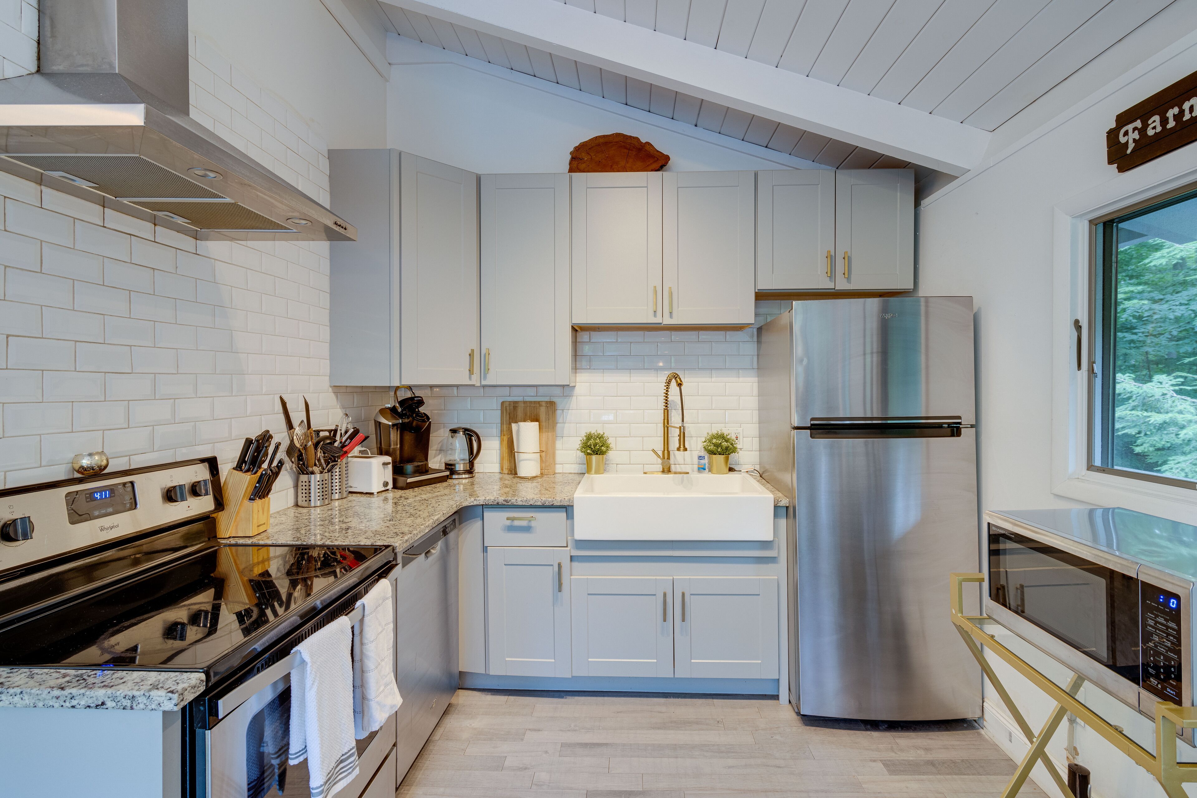 *NEW* Crest Hill Chalet | 15 mins to Camelback Mt.